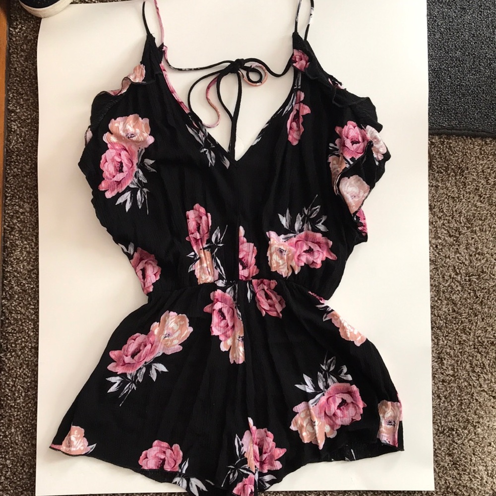 Size small Charlotte Russe floral romper! A fave!
